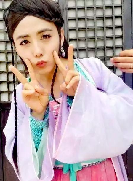 男扮女装的网红吃瓜,揭秘网络红人的真实生活 第1张 男扮女装的网红吃瓜,揭秘网络红人的真实生活 第1张